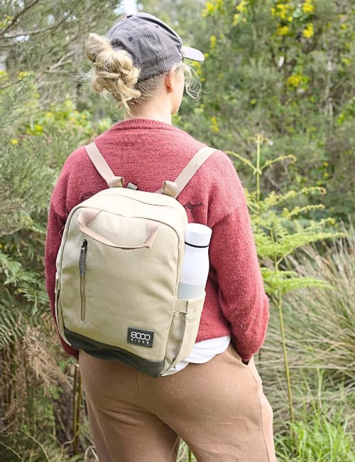 9 Sustainable Backpacks for All Kinds Of Eco-Ventures Image by Sustainable Jungle #sustainablebackpacks #bestsustainablebackpacks #ecofriendlybackpacks #ecofriendlybackpacksforschool #sustainablebackpackbrands #sustainablelaptopbackpacks #sustainablejungle