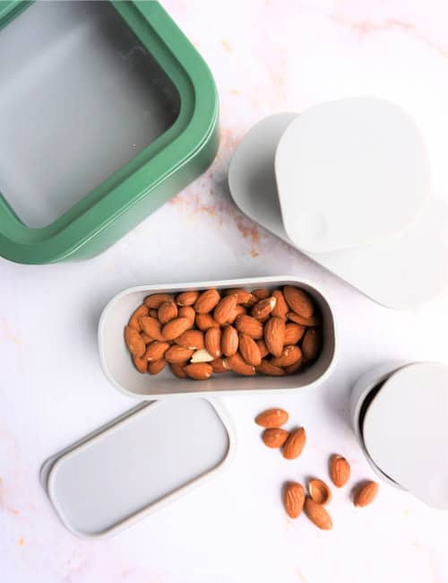 11 Safest Food Storage Containers For Non-Toxic Noms Image by Sustainable Jungle #safestfoodstoragecontainers #safefoodstorage #nontoxicfoodstoreagecontainers #bestnontoxicfoodstoragecontainers #safestglassgoodstoragecontainers #nontoxictupperware #sustainablejungle