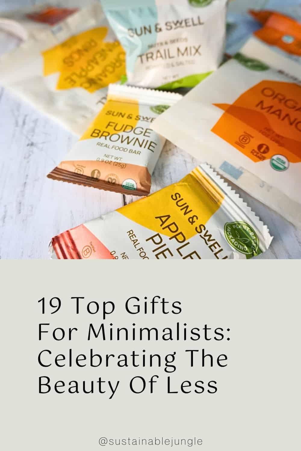 19 Top Gifts For Minimalists: Celebrating The Beauty Of Less Image by Sustainable Jungle #giftsforminimalists #bestgiftsforminimalists #minimalistgifts #minimalistgiftideas #minimalistChristmasgifts #sustainablejungle