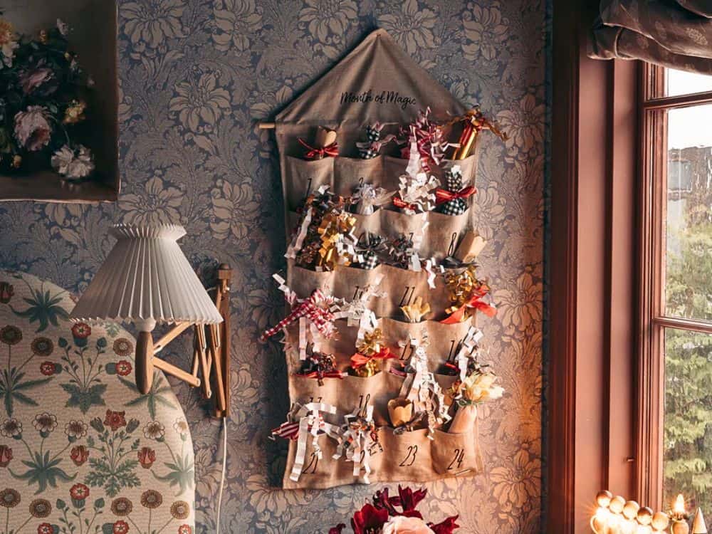 21 Sustainable Christmas Ideas For A Low Carbon Christmas Image by Magiclinen #sustainablechristmas #ecofriendlychristmas #sustainablechristmasideas #howtohaveamoresustainablechristmas #tipsforanecofriendlychristmas #sustainablejungle