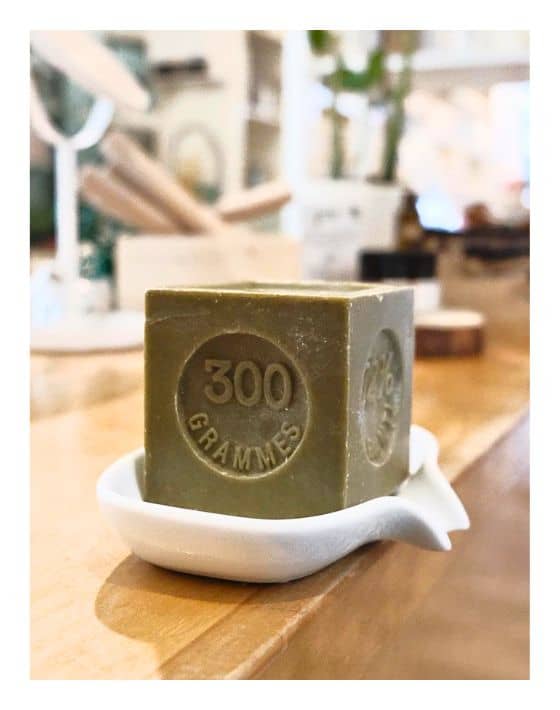 9 Vancouver Zero Waste Stores to Keep Beautiful British Columbia…Well, Beautiful Image by The Soap Dispensary & Kitchen Staples #zerowastestoreVancouver #bestzerowastestoresVancouver #bulkstoresVancouver #refillstoreVancouver #zerowasteshopping #sustainablejungle