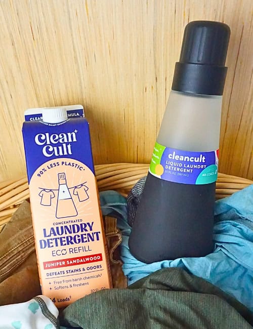9 Eco-Friendly Laundry Detergents Taking an Eco-Load Off the Earth Image by Sustainable Jungle #ecofriendlylaundrydetergent #bestecofriendlylaundrydetergent #greenlaundrydetergent #environmentallyfriendlylaundrydetergent #ecolaundrydetergent #sustainablejungle