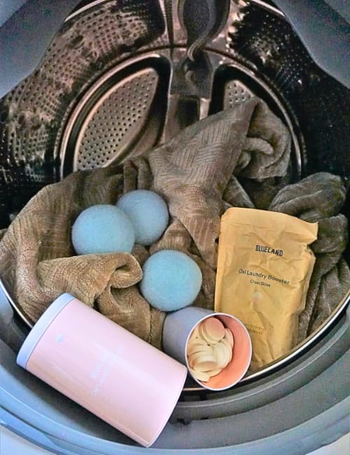 9 Non-Toxic Laundry Detergent Brands For A Spin Cycle Au Naturel Image by Sustainable Jungle #nontoxiclaundrydetergent #cleanclaundrydetergent #cleanestlaundrydetergent #safelaundrydetergent #bestnontoxiclaundrydetergent #nontoxiclaundrydetergentbrands #sustainablejungle