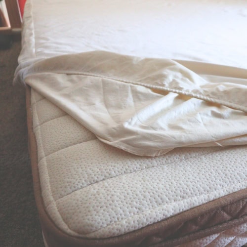 Review of Nest Bedding's Organic Cotton Waterproof Mattress Protector